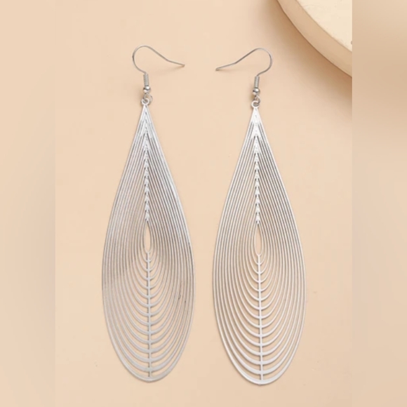 Teardrop Shape Laser Cut Silver Tone Filigree Geometric Drop Dangle Earrings - Picture 4 of 10